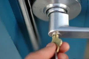 Neighborhood Locksmith Store San Antonio, TX 210-780-7324 - key-broke-in-lock